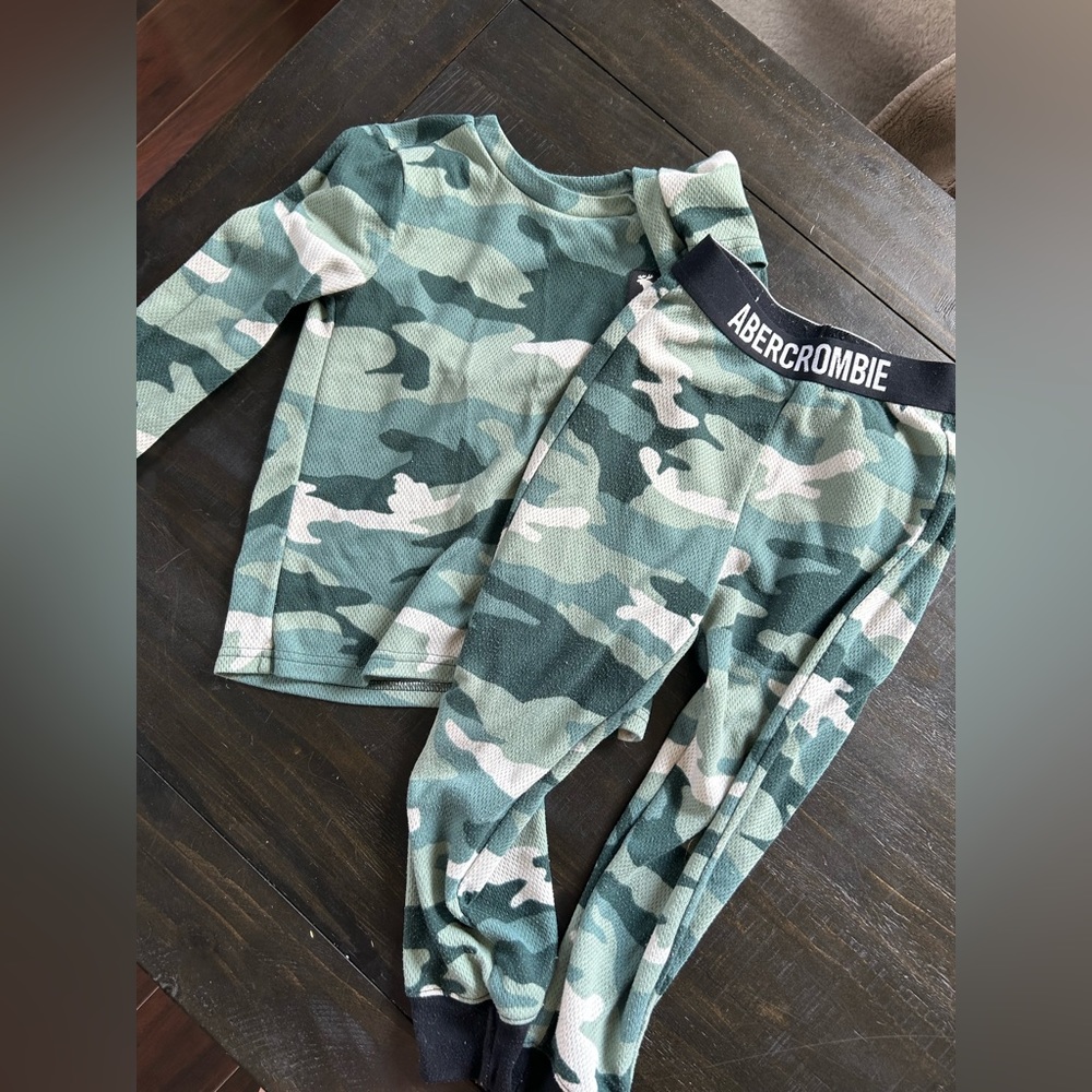 Camo pjs size 6/7